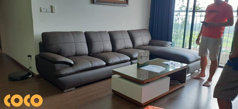 giao bộ sofa da italia cho khách hàng