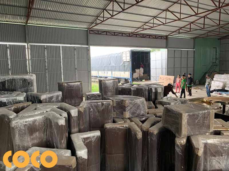 khu tập kết sofa của xưởng sofa